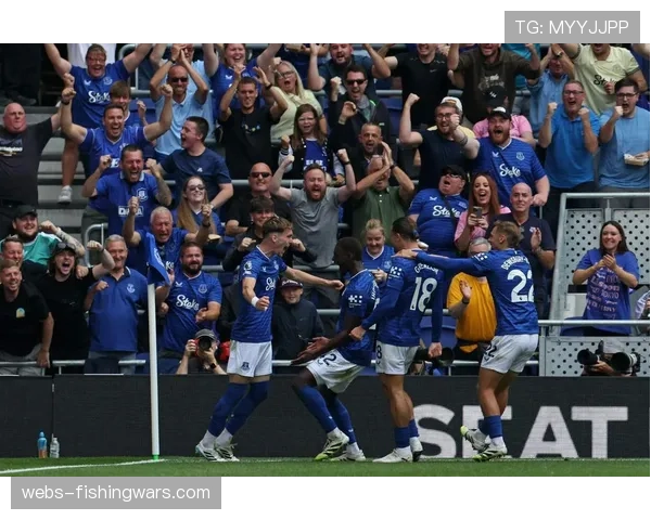 阿斯顿维拉2-2战平热刺,争夺欧冠资格悬念延续